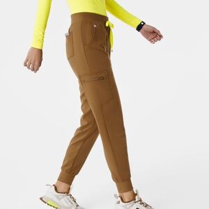 Figs 'Zamora' petite jogger scrub pants in earth, size XS